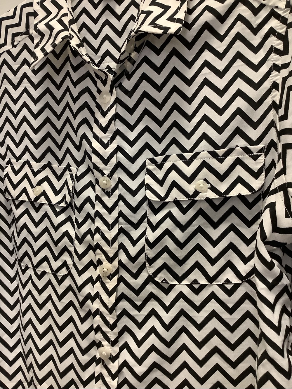 American Eagle Outfitters Black & White Chevron Button-Down Shirt - Picture 5 of 9